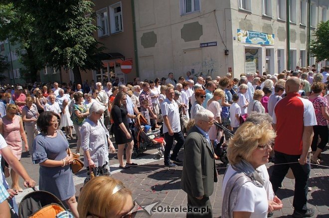 Procesja Bożego Ciała w sanktuarium pw. św. Antoniego Padewskiego w Ostrołęce [15.06.2017] - zdjęcie #235 - eOstroleka.pl