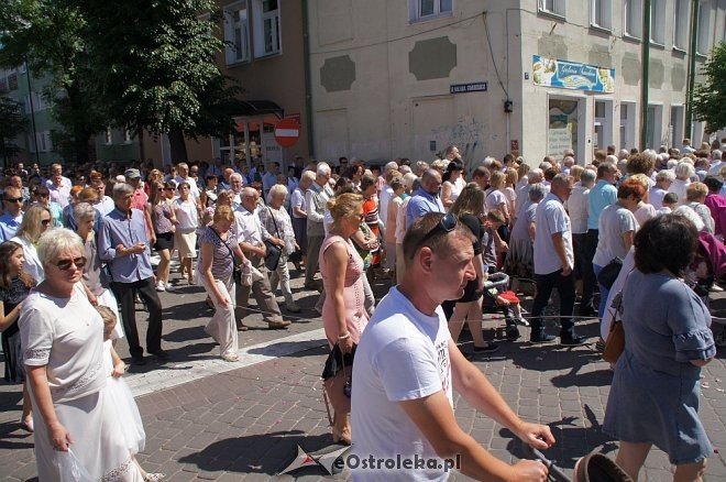 Procesja Bożego Ciała w sanktuarium pw. św. Antoniego Padewskiego w Ostrołęce [15.06.2017] - zdjęcie #227 - eOstroleka.pl