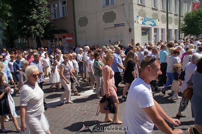 Procesja Bożego Ciała w sanktuarium pw. św. Antoniego Padewskiego w Ostrołęce [15.06.2017] - zdjęcie #225 - eOstroleka.pl