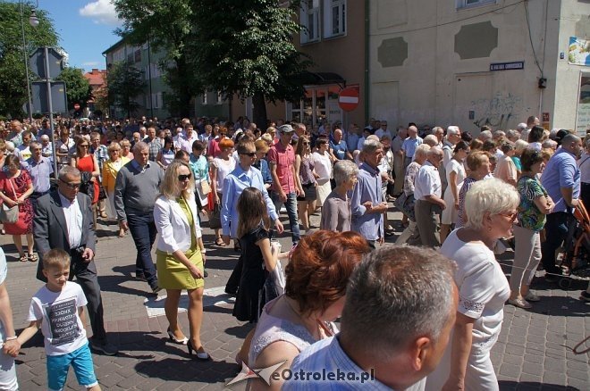 Procesja Bożego Ciała w sanktuarium pw. św. Antoniego Padewskiego w Ostrołęce [15.06.2017] - zdjęcie #221 - eOstroleka.pl