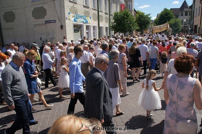 Procesja Bożego Ciała w sanktuarium pw. św. Antoniego Padewskiego w Ostrołęce [15.06.2017] - zdjęcie #214 - eOstroleka.pl