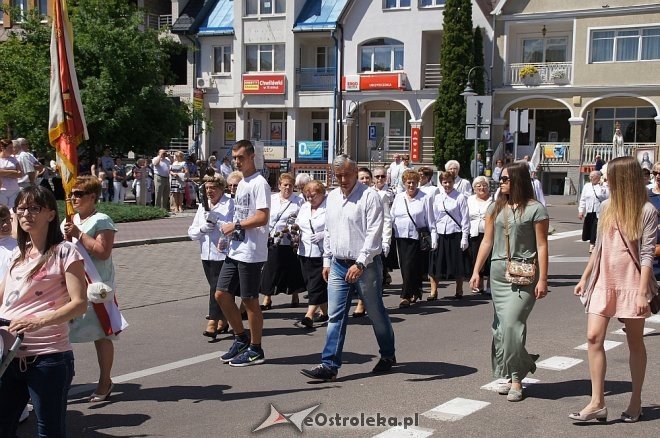 Procesja Bożego Ciała w sanktuarium pw. św. Antoniego Padewskiego w Ostrołęce [15.06.2017] - zdjęcie #194 - eOstroleka.pl