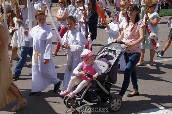Procesja Bożego Ciała w sanktuarium pw. św. Antoniego Padewskiego w Ostrołęce [15.06.2017] - zdjęcie #193 - eOstroleka.pl