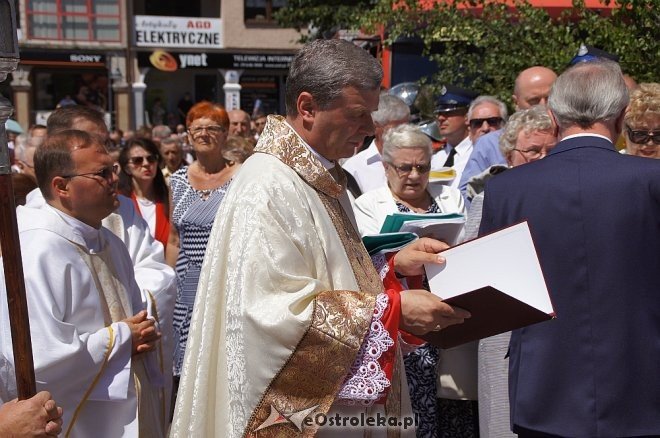 Procesja Bożego Ciała w sanktuarium pw. św. Antoniego Padewskiego w Ostrołęce [15.06.2017] - zdjęcie #166 - eOstroleka.pl
