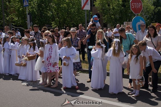 Procesja Bożego Ciała w sanktuarium pw. św. Antoniego Padewskiego w Ostrołęce [15.06.2017] - zdjęcie #164 - eOstroleka.pl