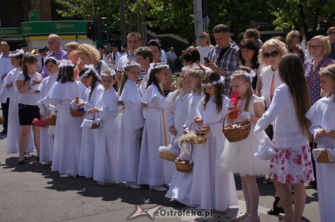 Procesja Bożego Ciała w sanktuarium pw. św. Antoniego Padewskiego w Ostrołęce [15.06.2017] - zdjęcie #163 - eOstroleka.pl