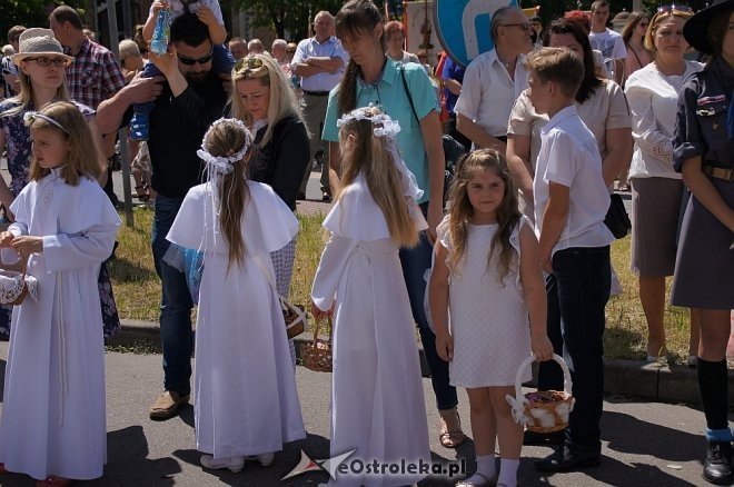 Procesja Bożego Ciała w sanktuarium pw. św. Antoniego Padewskiego w Ostrołęce [15.06.2017] - zdjęcie #160 - eOstroleka.pl