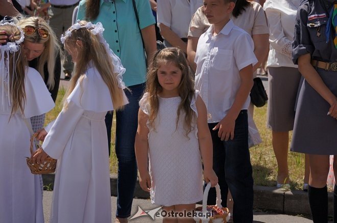 Procesja Bożego Ciała w sanktuarium pw. św. Antoniego Padewskiego w Ostrołęce [15.06.2017] - zdjęcie #159 - eOstroleka.pl