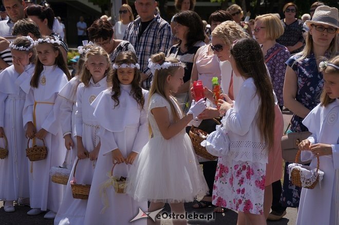 Procesja Bożego Ciała w sanktuarium pw. św. Antoniego Padewskiego w Ostrołęce [15.06.2017] - zdjęcie #156 - eOstroleka.pl