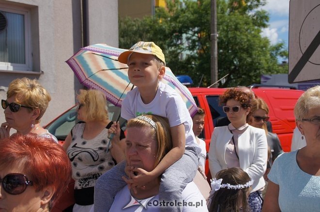 Procesja Bożego Ciała w sanktuarium pw. św. Antoniego Padewskiego w Ostrołęce [15.06.2017] - zdjęcie #153 - eOstroleka.pl