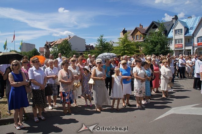Procesja Bożego Ciała w sanktuarium pw. św. Antoniego Padewskiego w Ostrołęce [15.06.2017] - zdjęcie #148 - eOstroleka.pl