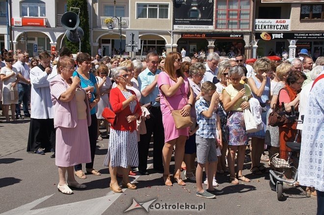 Procesja Bożego Ciała w sanktuarium pw. św. Antoniego Padewskiego w Ostrołęce [15.06.2017] - zdjęcie #146 - eOstroleka.pl