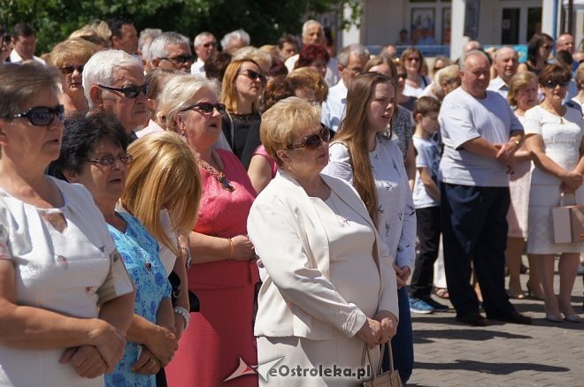Procesja Bożego Ciała w sanktuarium pw. św. Antoniego Padewskiego w Ostrołęce [15.06.2017] - zdjęcie #143 - eOstroleka.pl