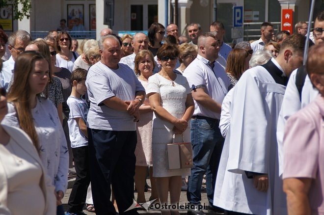 Procesja Bożego Ciała w sanktuarium pw. św. Antoniego Padewskiego w Ostrołęce [15.06.2017] - zdjęcie #142 - eOstroleka.pl