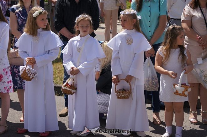 Procesja Bożego Ciała w sanktuarium pw. św. Antoniego Padewskiego w Ostrołęce [15.06.2017] - zdjęcie #135 - eOstroleka.pl