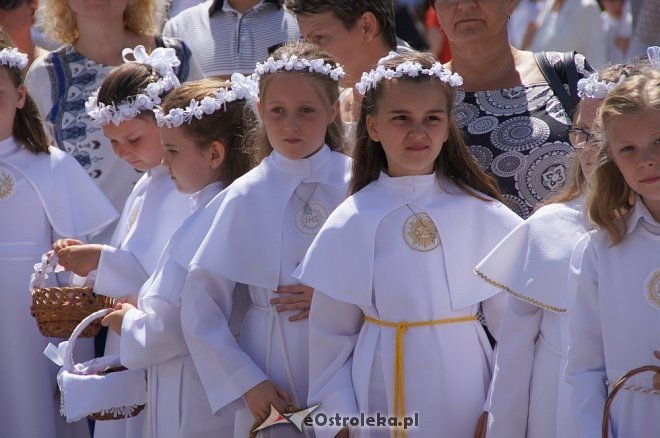Procesja Bożego Ciała w sanktuarium pw. św. Antoniego Padewskiego w Ostrołęce [15.06.2017] - zdjęcie #131 - eOstroleka.pl