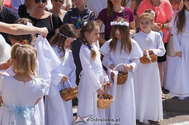 Procesja Bożego Ciała w sanktuarium pw. św. Antoniego Padewskiego w Ostrołęce [15.06.2017] - zdjęcie #129 - eOstroleka.pl