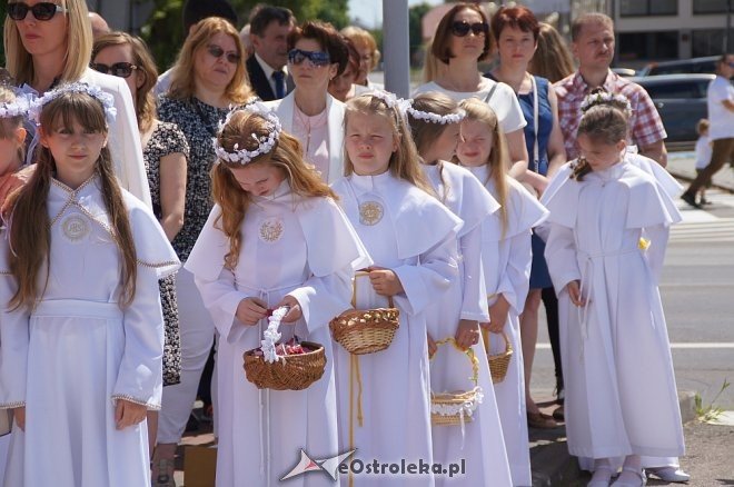 Procesja Bożego Ciała w sanktuarium pw. św. Antoniego Padewskiego w Ostrołęce [15.06.2017] - zdjęcie #127 - eOstroleka.pl