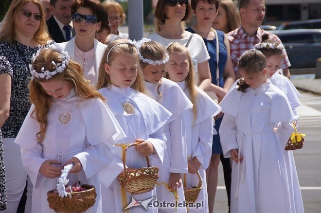 Procesja Bożego Ciała w sanktuarium pw. św. Antoniego Padewskiego w Ostrołęce [15.06.2017] - zdjęcie #126 - eOstroleka.pl