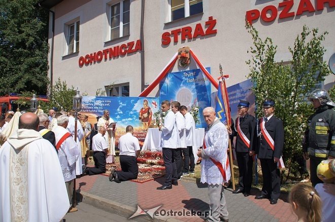 Procesja Bożego Ciała w sanktuarium pw. św. Antoniego Padewskiego w Ostrołęce [15.06.2017] - zdjęcie #122 - eOstroleka.pl