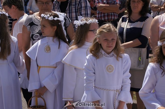 Procesja Bożego Ciała w sanktuarium pw. św. Antoniego Padewskiego w Ostrołęce [15.06.2017] - zdjęcie #114 - eOstroleka.pl