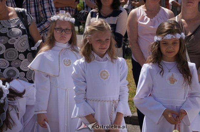Procesja Bożego Ciała w sanktuarium pw. św. Antoniego Padewskiego w Ostrołęce [15.06.2017] - zdjęcie #113 - eOstroleka.pl