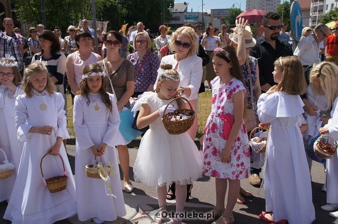 Procesja Bożego Ciała w sanktuarium pw. św. Antoniego Padewskiego w Ostrołęce [15.06.2017] - zdjęcie #111 - eOstroleka.pl
