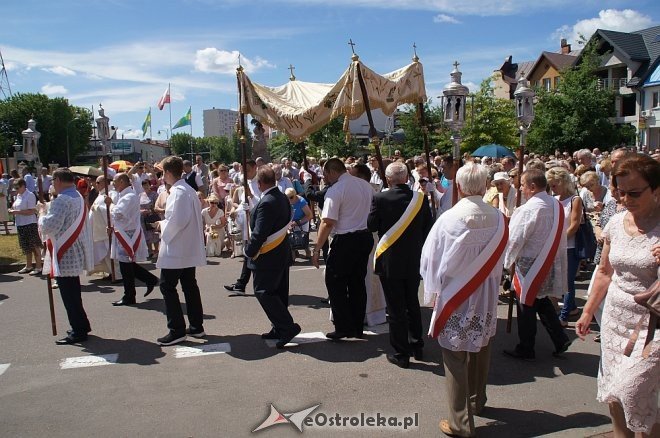 Procesja Bożego Ciała w sanktuarium pw. św. Antoniego Padewskiego w Ostrołęce [15.06.2017] - zdjęcie #103 - eOstroleka.pl