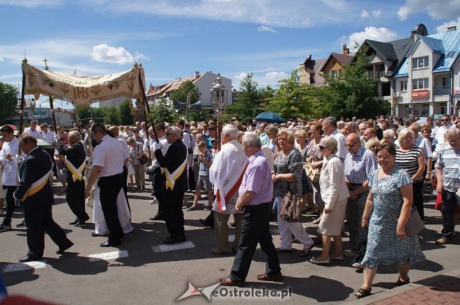 Procesja Bożego Ciała w sanktuarium pw. św. Antoniego Padewskiego w Ostrołęce [15.06.2017] - zdjęcie #102 - eOstroleka.pl