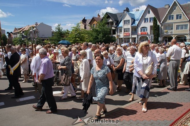 Procesja Bożego Ciała w sanktuarium pw. św. Antoniego Padewskiego w Ostrołęce [15.06.2017] - zdjęcie #101 - eOstroleka.pl