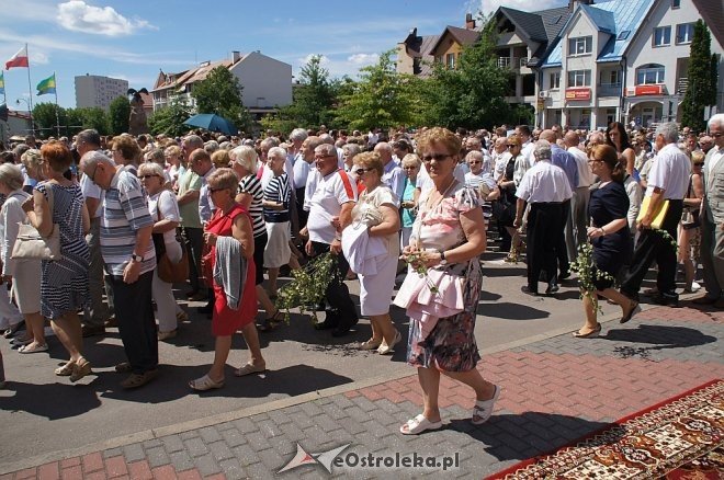 Procesja Bożego Ciała w sanktuarium pw. św. Antoniego Padewskiego w Ostrołęce [15.06.2017] - zdjęcie #98 - eOstroleka.pl