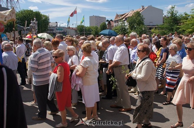 Procesja Bożego Ciała w sanktuarium pw. św. Antoniego Padewskiego w Ostrołęce [15.06.2017] - zdjęcie #92 - eOstroleka.pl