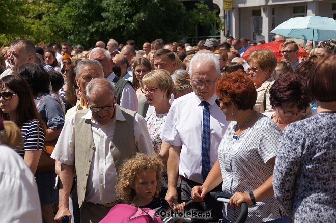 Procesja Bożego Ciała w sanktuarium pw. św. Antoniego Padewskiego w Ostrołęce [15.06.2017] - zdjęcie #87 - eOstroleka.pl