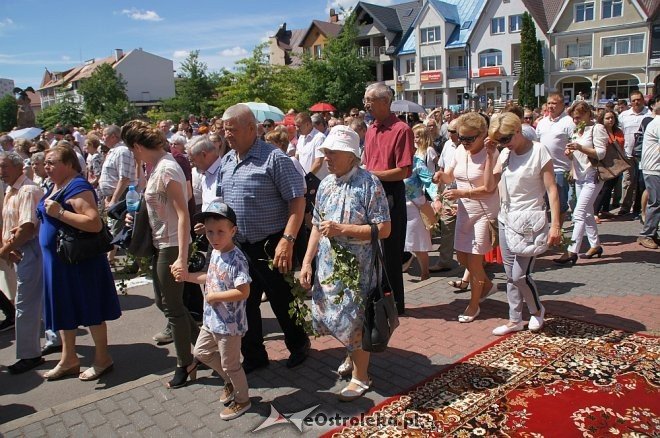 Procesja Bożego Ciała w sanktuarium pw. św. Antoniego Padewskiego w Ostrołęce [15.06.2017] - zdjęcie #83 - eOstroleka.pl