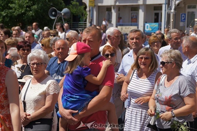 Procesja Bożego Ciała w sanktuarium pw. św. Antoniego Padewskiego w Ostrołęce [15.06.2017] - zdjęcie #77 - eOstroleka.pl