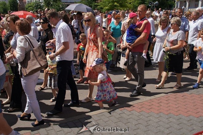 Procesja Bożego Ciała w sanktuarium pw. św. Antoniego Padewskiego w Ostrołęce [15.06.2017] - zdjęcie #75 - eOstroleka.pl