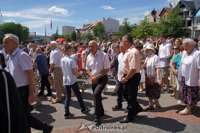 Procesja Bożego Ciała w sanktuarium pw. św. Antoniego Padewskiego w Ostrołęce [15.06.2017] - zdjęcie #70 - eOstroleka.pl