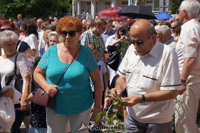 Procesja Bożego Ciała w sanktuarium pw. św. Antoniego Padewskiego w Ostrołęce [15.06.2017] - zdjęcie #69 - eOstroleka.pl