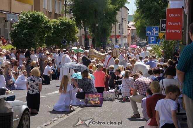 Procesja Bożego Ciała w sanktuarium pw. św. Antoniego Padewskiego w Ostrołęce [15.06.2017] - zdjęcie #65 - eOstroleka.pl
