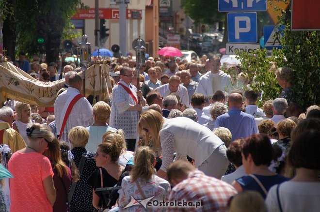 Procesja Bożego Ciała w sanktuarium pw. św. Antoniego Padewskiego w Ostrołęce [15.06.2017] - zdjęcie #63 - eOstroleka.pl