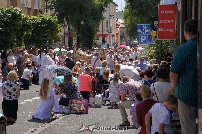 Procesja Bożego Ciała w sanktuarium pw. św. Antoniego Padewskiego w Ostrołęce [15.06.2017] - zdjęcie #61 - eOstroleka.pl