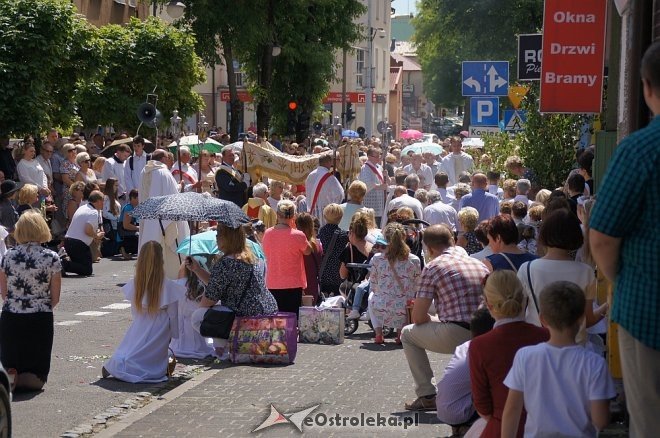 Procesja Bożego Ciała w sanktuarium pw. św. Antoniego Padewskiego w Ostrołęce [15.06.2017] - zdjęcie #55 - eOstroleka.pl