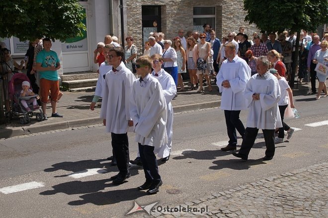 Procesja Bożego Ciała w sanktuarium pw. św. Antoniego Padewskiego w Ostrołęce [15.06.2017] - zdjęcie #53 - eOstroleka.pl