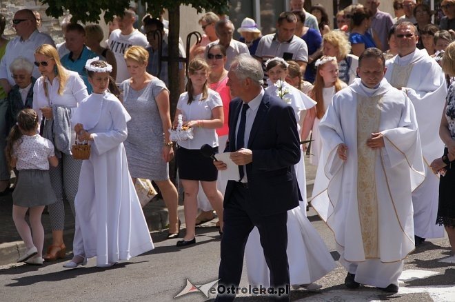 Procesja Bożego Ciała w sanktuarium pw. św. Antoniego Padewskiego w Ostrołęce [15.06.2017] - zdjęcie #51 - eOstroleka.pl
