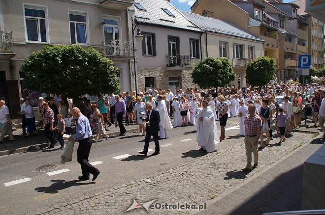 Procesja Bożego Ciała w sanktuarium pw. św. Antoniego Padewskiego w Ostrołęce [15.06.2017] - zdjęcie #49 - eOstroleka.pl