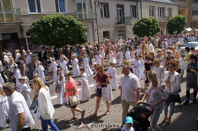 Procesja Bożego Ciała w sanktuarium pw. św. Antoniego Padewskiego w Ostrołęce [15.06.2017] - zdjęcie #64 - eOstroleka.pl