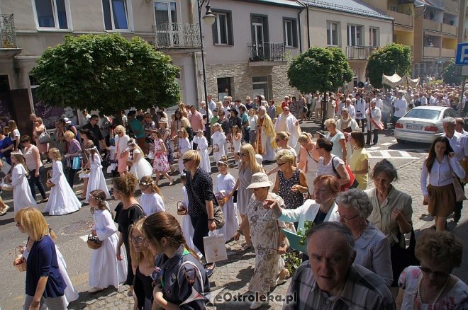 Procesja Bożego Ciała w sanktuarium pw. św. Antoniego Padewskiego w Ostrołęce [15.06.2017] - zdjęcie #60 - eOstroleka.pl