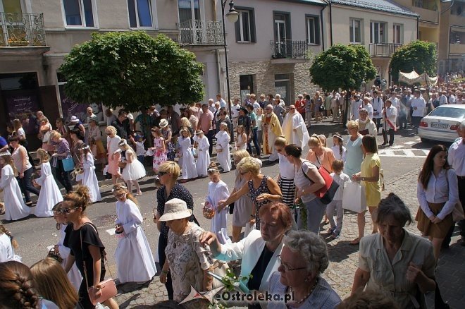 Procesja Bożego Ciała w sanktuarium pw. św. Antoniego Padewskiego w Ostrołęce [15.06.2017] - zdjęcie #58 - eOstroleka.pl