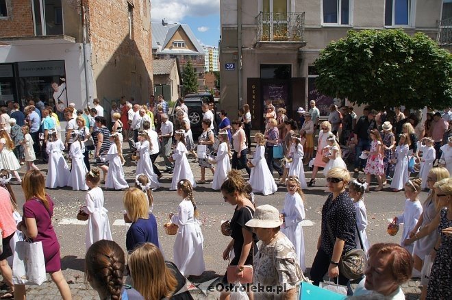 Procesja Bożego Ciała w sanktuarium pw. św. Antoniego Padewskiego w Ostrołęce [15.06.2017] - zdjęcie #56 - eOstroleka.pl