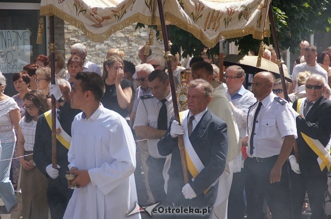 Procesja Bożego Ciała w sanktuarium pw. św. Antoniego Padewskiego w Ostrołęce [15.06.2017] - zdjęcie #50 - eOstroleka.pl